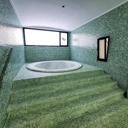 Leonardo Apartment *