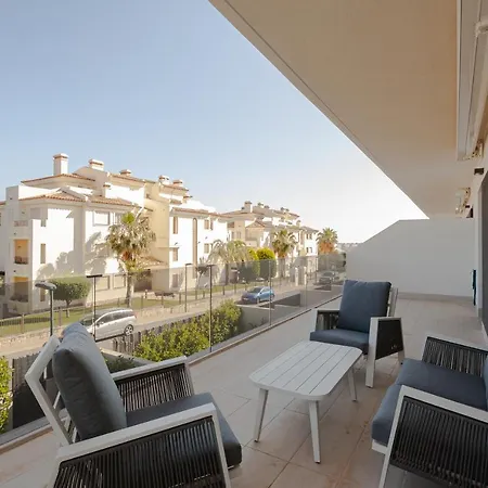 Leonardo Apartment *